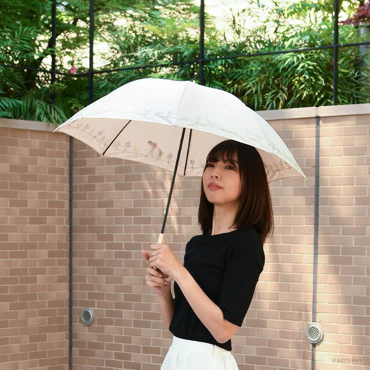 花刺繍が美しい布製日傘。UVカット加工で紫外線対策も安心、軽量の晴雨