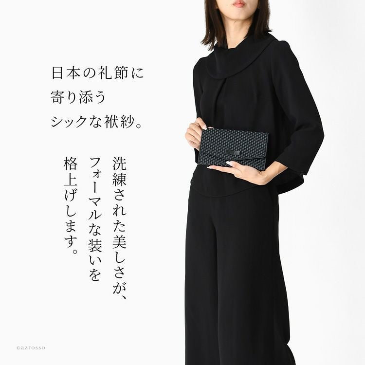 結婚式や葬儀、法事、パーティーなど大切なフォーマルシーンで。美しいサテン地のメッシュふくさは日本のマナーに寄り添う安心感があります。Takaya(高屋)アルカンからリボン付き慶弔両用ふくさ。