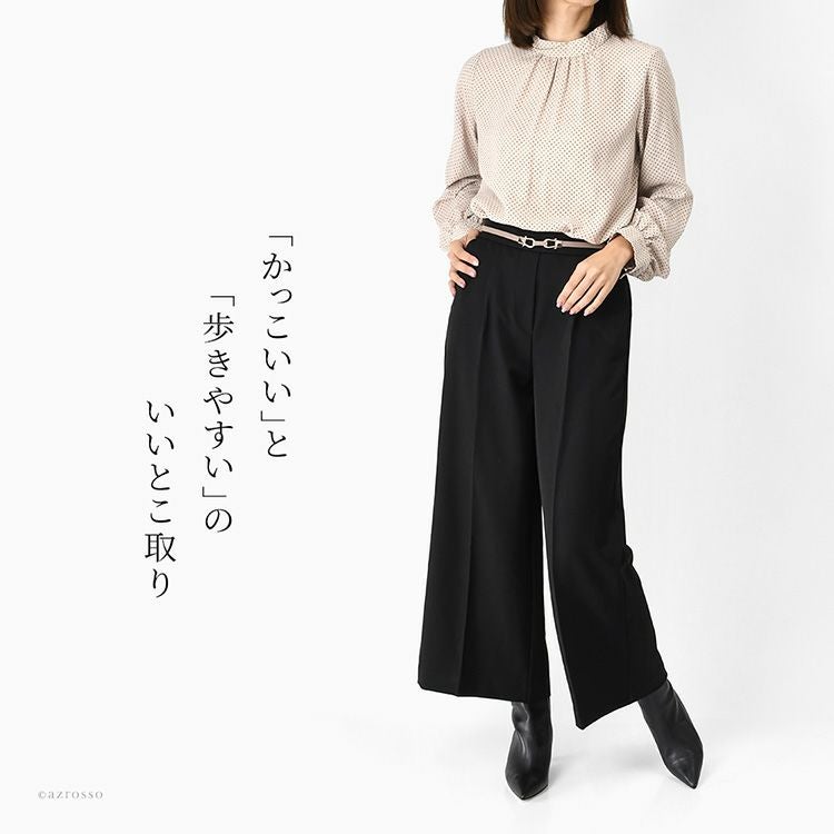 かっこいいおしゃれなポインテッドトゥのブラックブーツを履いた女性のキレイめパンツコーデ