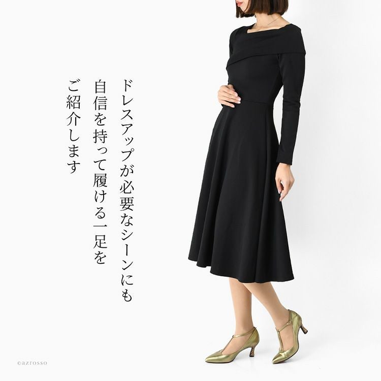 きらめくグリッター素材のフレアヒールが特徴の日本製パンプス。ポインテッドトゥとTストラップで上品な印象に仕上げた華やかパンプス