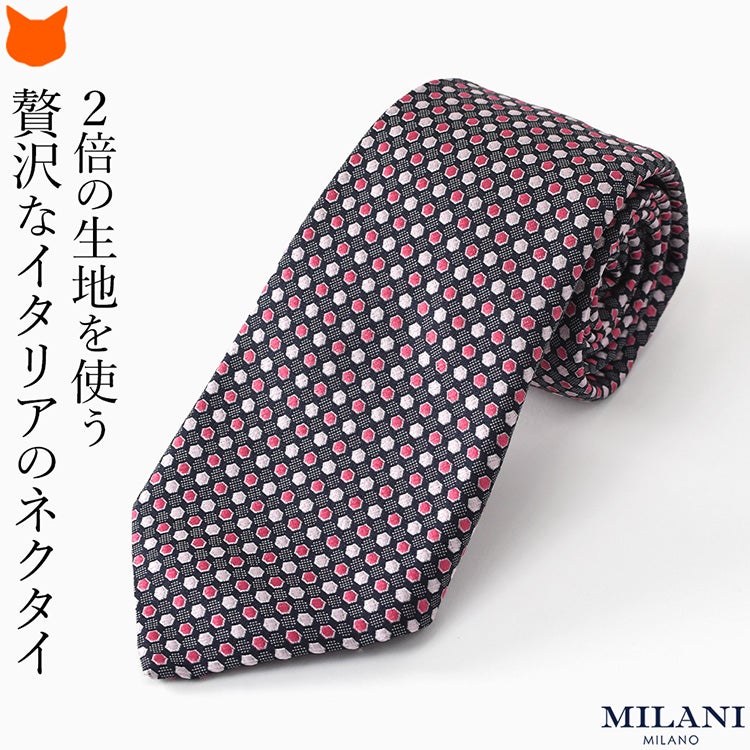 通常の約2倍のシルク生地を贅沢に使用。イタリア製ネクタイブランドMILANI MILANO（ミラーニミラノ）のセッテピエゲ（七つ折り）シルクネクタイ（ピンク・幾何学柄）